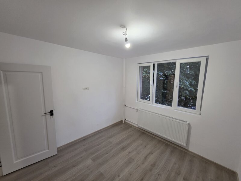 Baba Novac,10 minute metrou Dristor sau Piata Muncii, Sectia 12, 2 balcoane