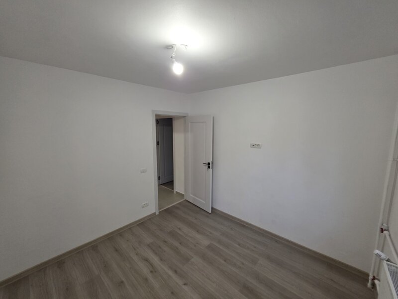 Baba Novac,10 minute metrou Dristor sau Piata Muncii, Sectia 12, 2 balcoane