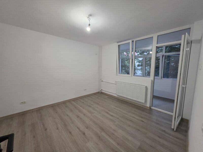 Baba Novac,10 minute metrou Dristor sau Piata Muncii, Sectia 12, 2 balcoane