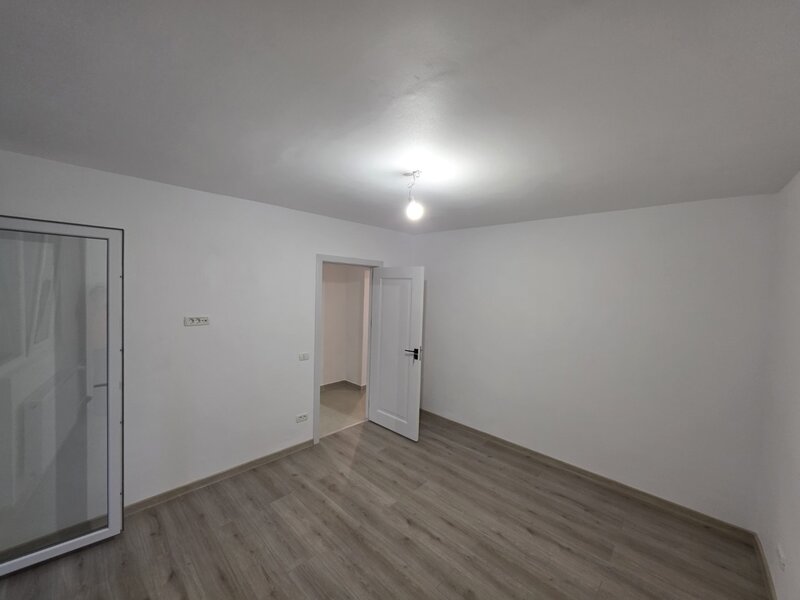 Baba Novac,10 minute metrou Dristor sau Piata Muncii, Sectia 12, 2 balcoane