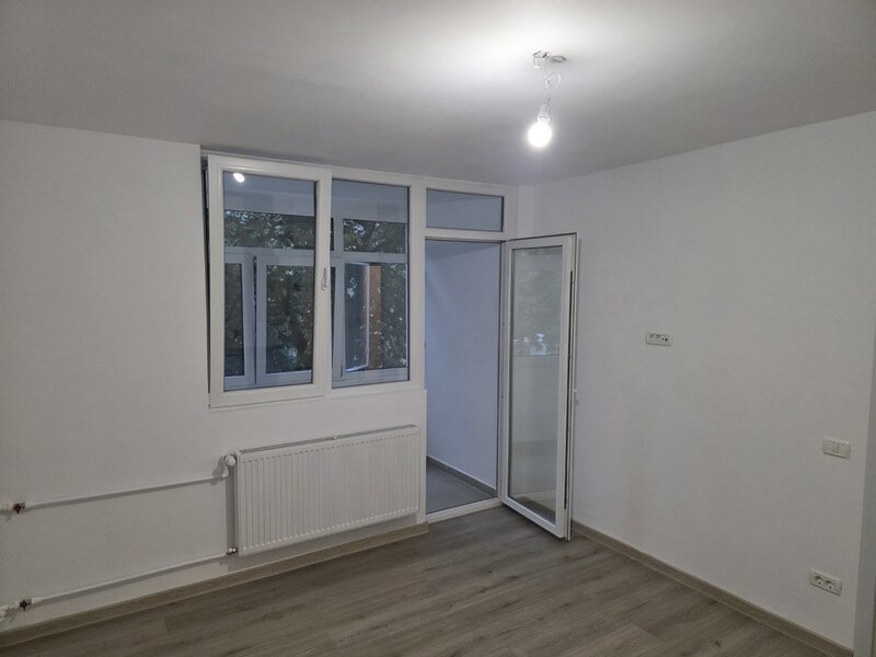 Baba Novac,10 minute metrou Dristor sau Piata Muncii, Sectia 12, 2 balcoane